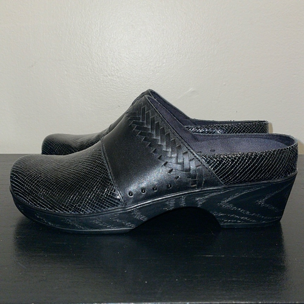 Klogs Footwear Women's Astoria Open Back‎ Mule.  Size 8